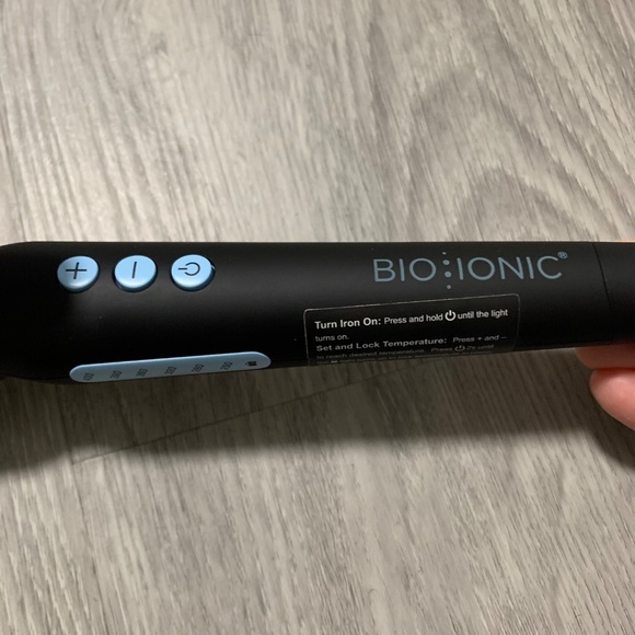 Bio Ionic Long Barrel Styler 1.5" Pro Curling Iron. Moisturizing Heat Tech - Picture 4 of 7